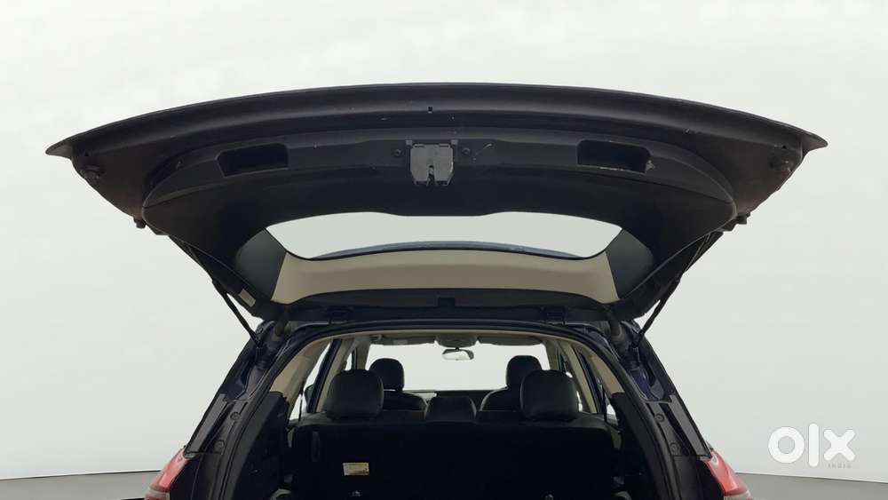 Mahindra Xuv700 2.0 Ax 5 Petrol Mt Str, 2022, Petrol