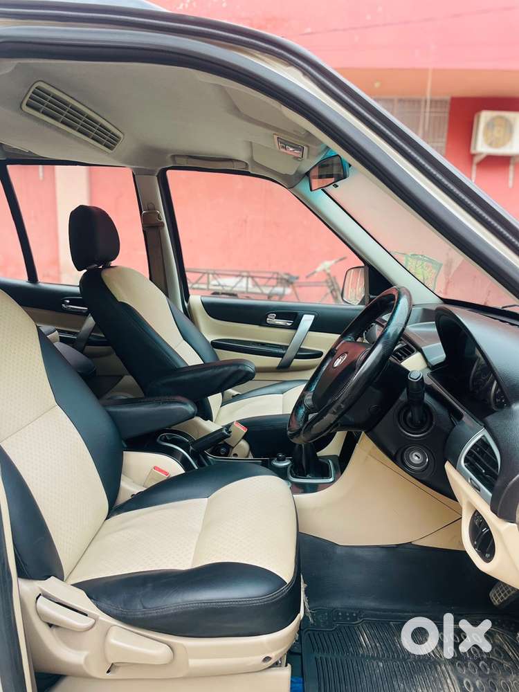 Tata Safari Storme 2015
