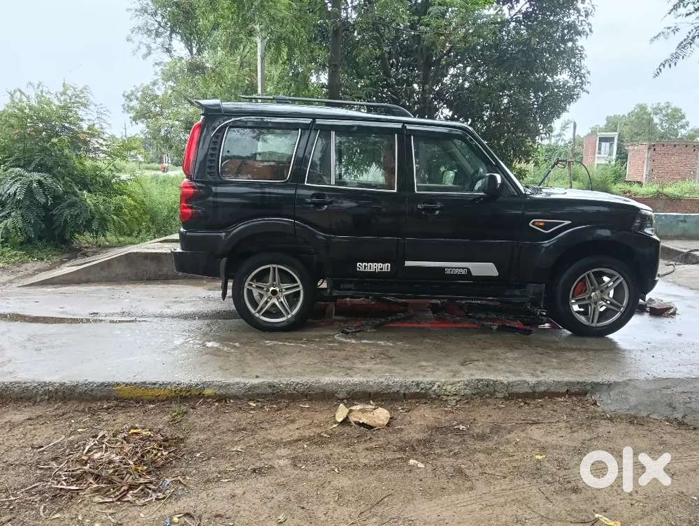 Mahindra Scorpio Plus 7 Str 2017 Diesel Manual