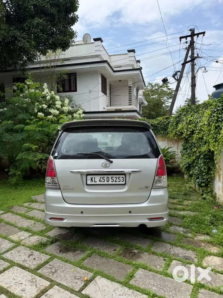 Toyota Innova 2010 Diesel Car
