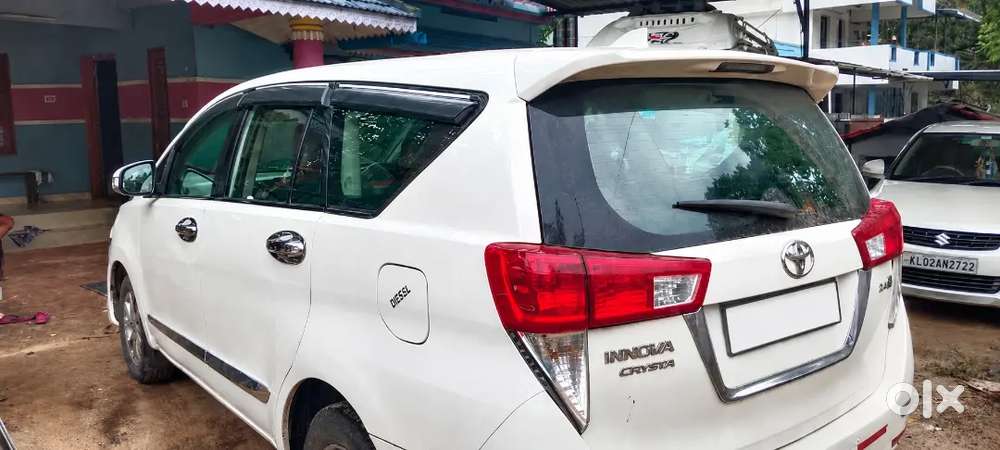 Toyota Innova Crysta 2.7 V 2016