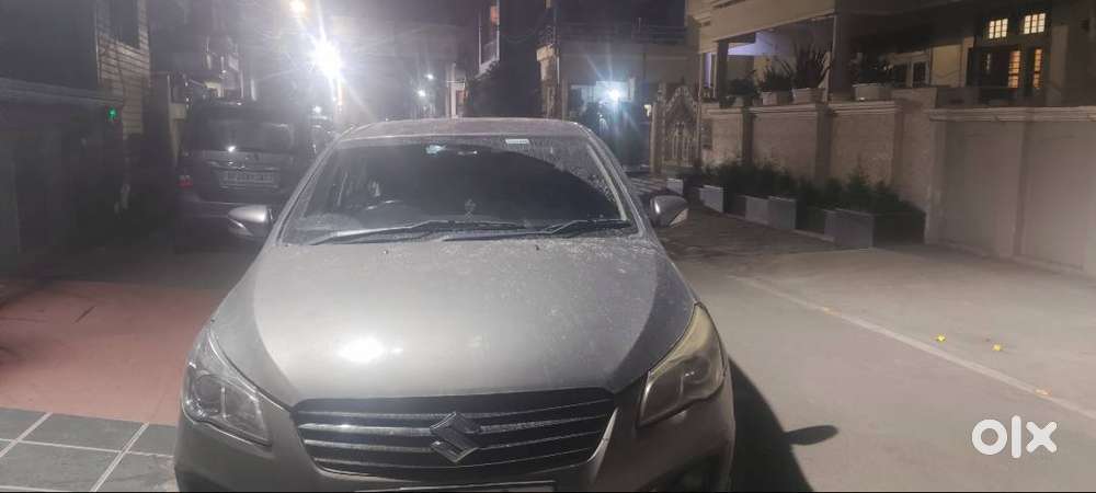 Grey Color Ki Ciaz Car Bht Achi Condition