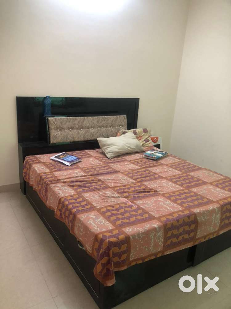 Fully Furnished 2 BHK Flat for rent For Salaried class only