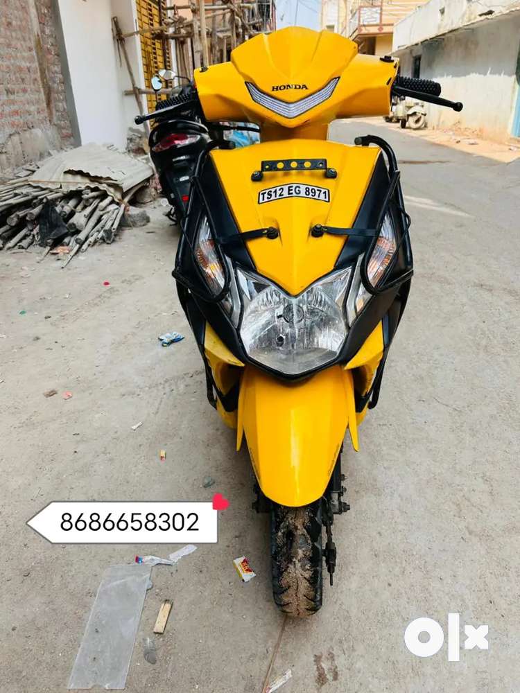 Yellow colour dio bike hot sale