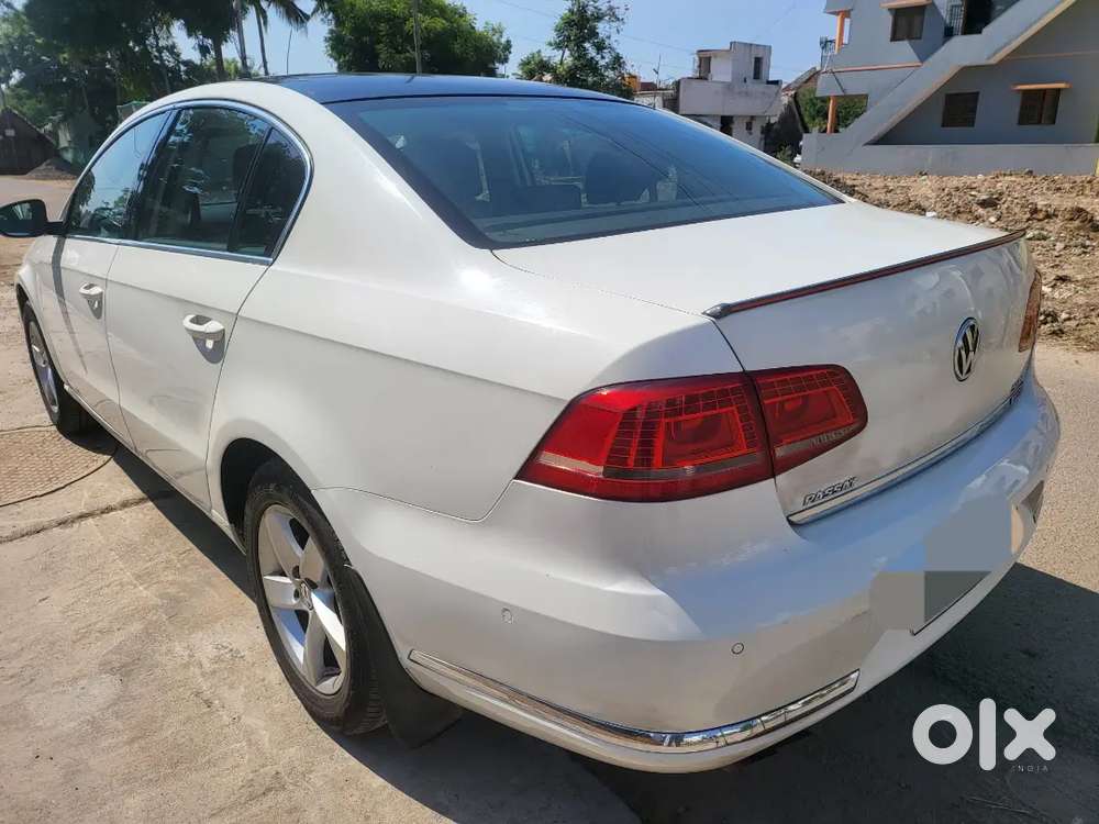 Volkswagen Passat 2011 Diesel 98999 Km Driven