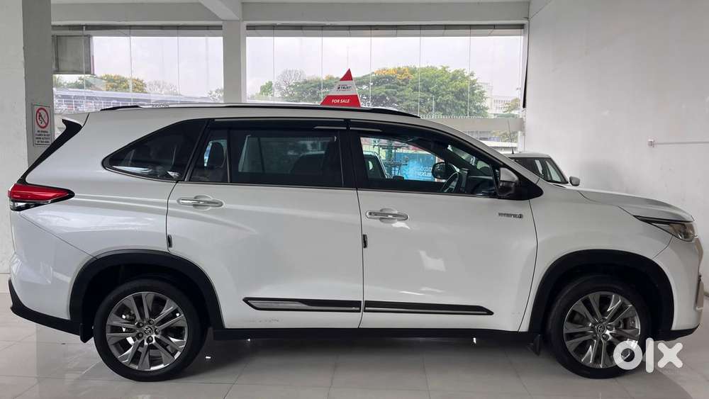 Toyota Innova Hycross 2.0 Zx (o) Hybrid 7 Str, 2024, Petrol