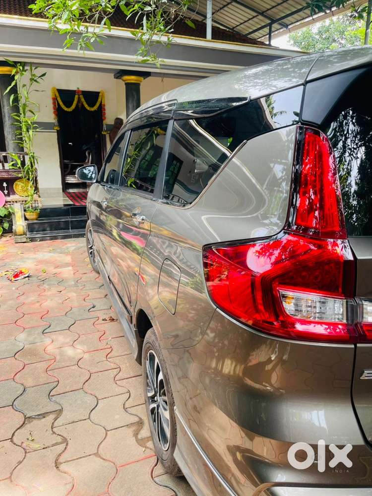 Maruti Suzuki Ertiga Zxi +at 2025