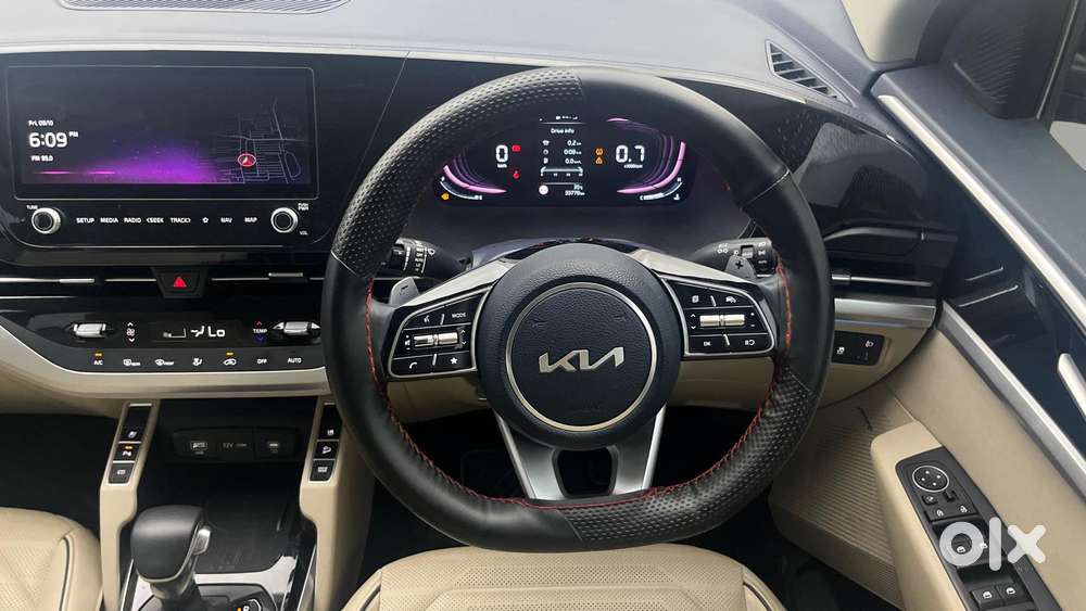 Kia Carens 1.4 Luxury Plus 6 Str, 2022, Petrol