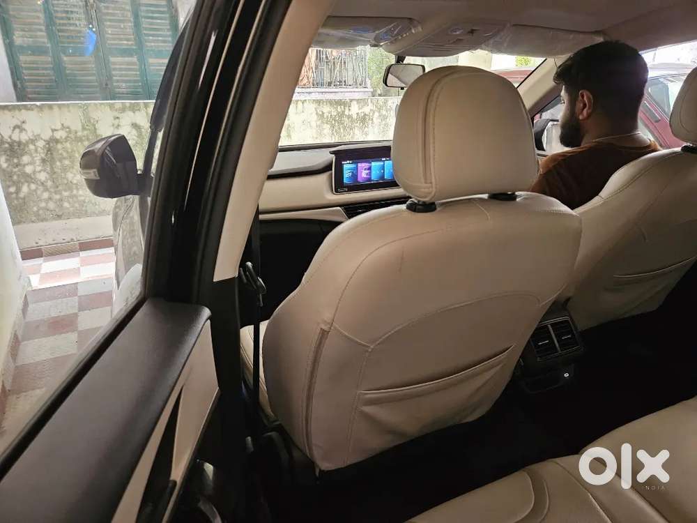 Mahindra Xuv700 2024 Diesel 8400 Km Driven