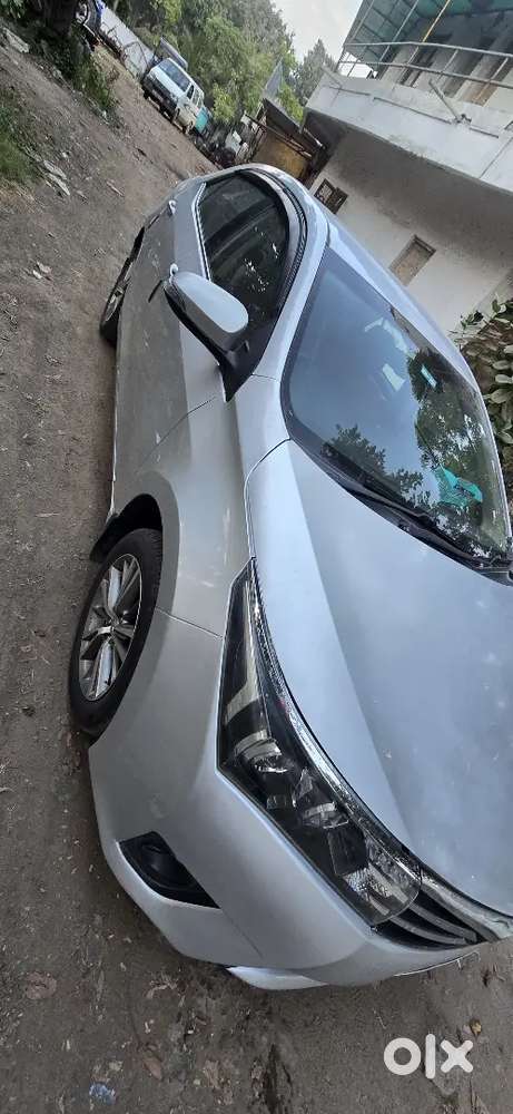 Toyota Corolla Altis Gl 1.8 &ndash; Luxury & Comfort