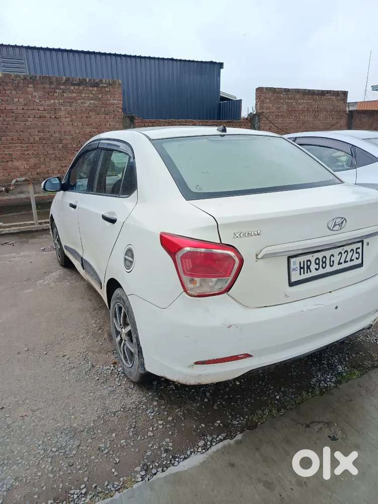 Hyundai Xcent 1.1 Crdi 2016 Brand New Tyre New Insurance Back Camera