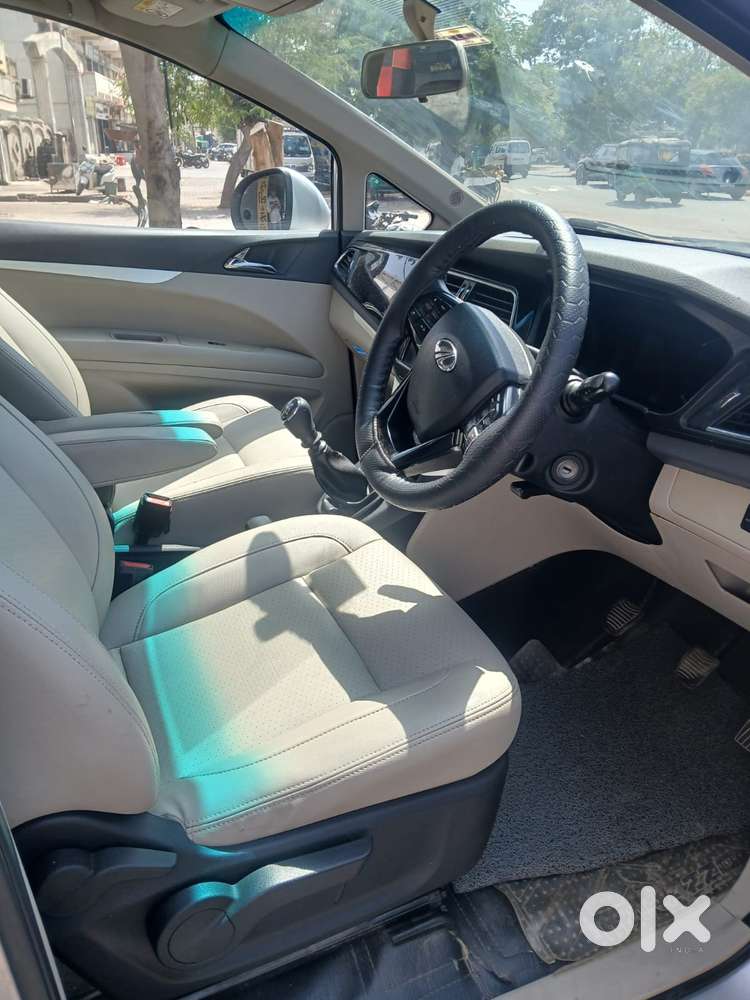 Mahindra Marazzo M8, 2018, Diesel
