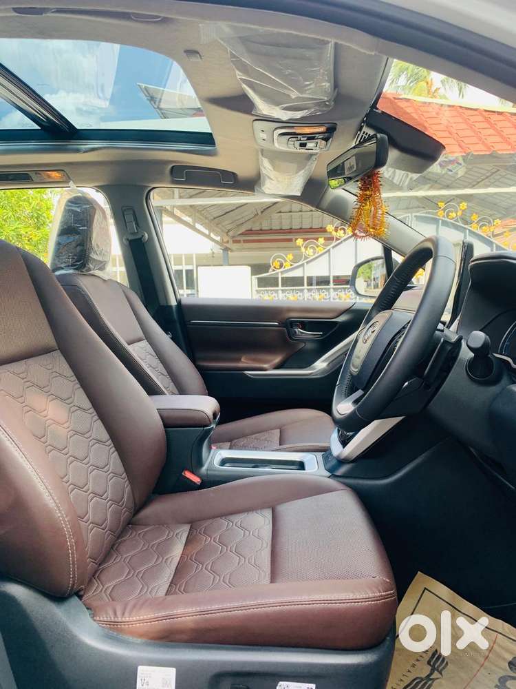 Toyota Innova Hycross 2.0 Zx (o) Hybrid 7 Str, 2025, Electric