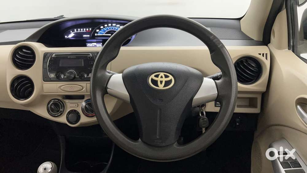 Toyota Etios Liva 2011-2012 V, 2017, Petrol