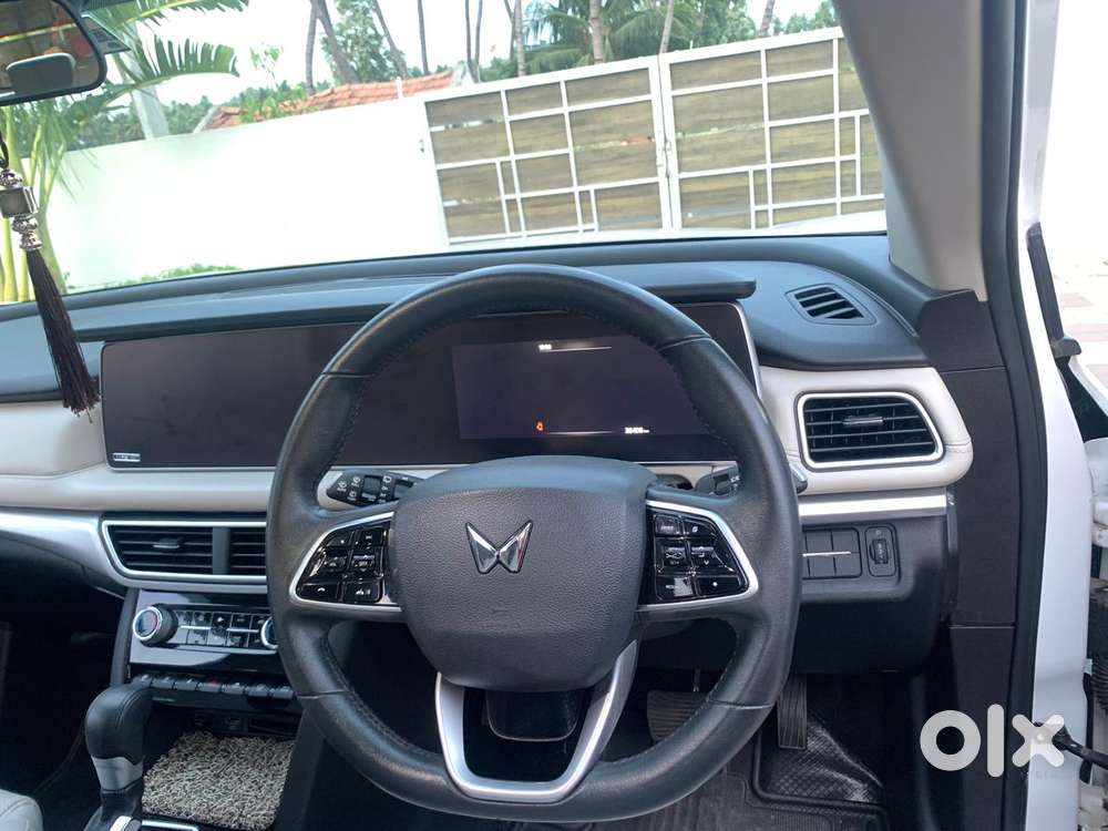 Mahindra Xuv700 2.2 Ax 7 Diesel At Str, 2023, Diesel