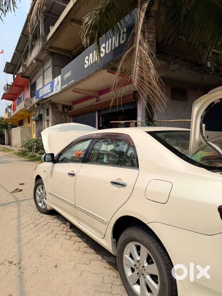 Toyota Corolla Altis 2010 Petrol Manual Car