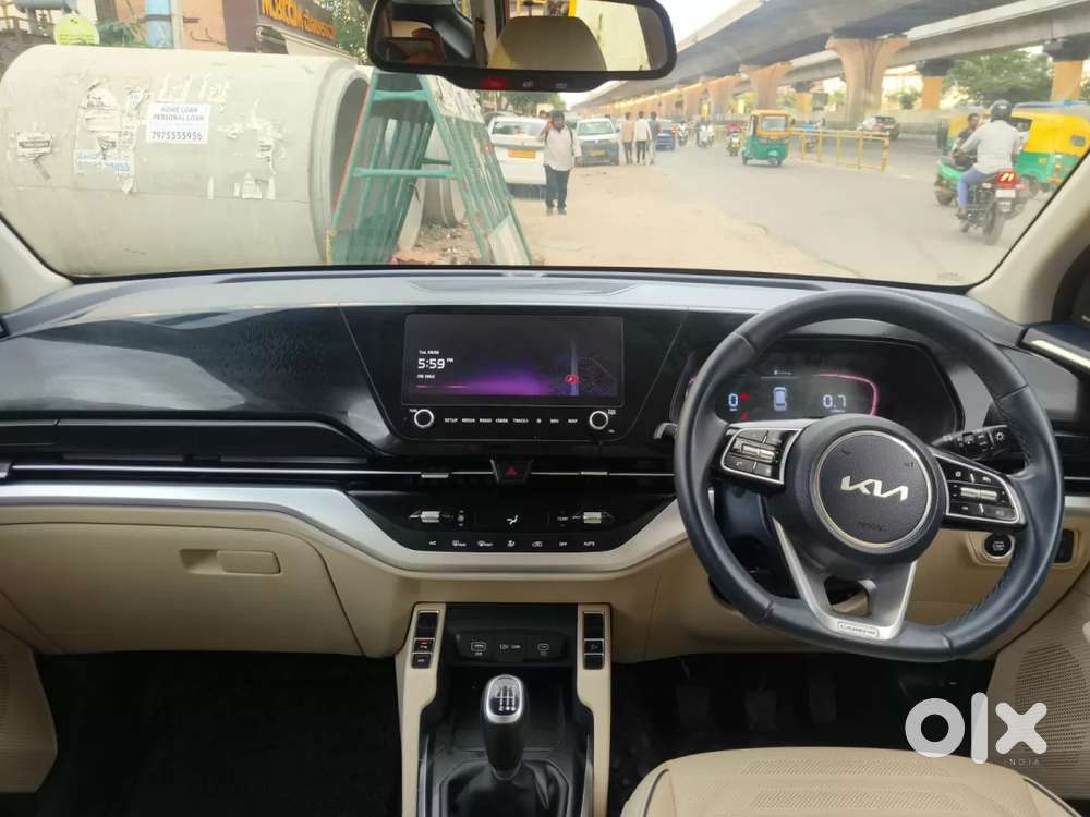 Kia Carens 1.4 Luxury 7 Str, 2022, Petrol