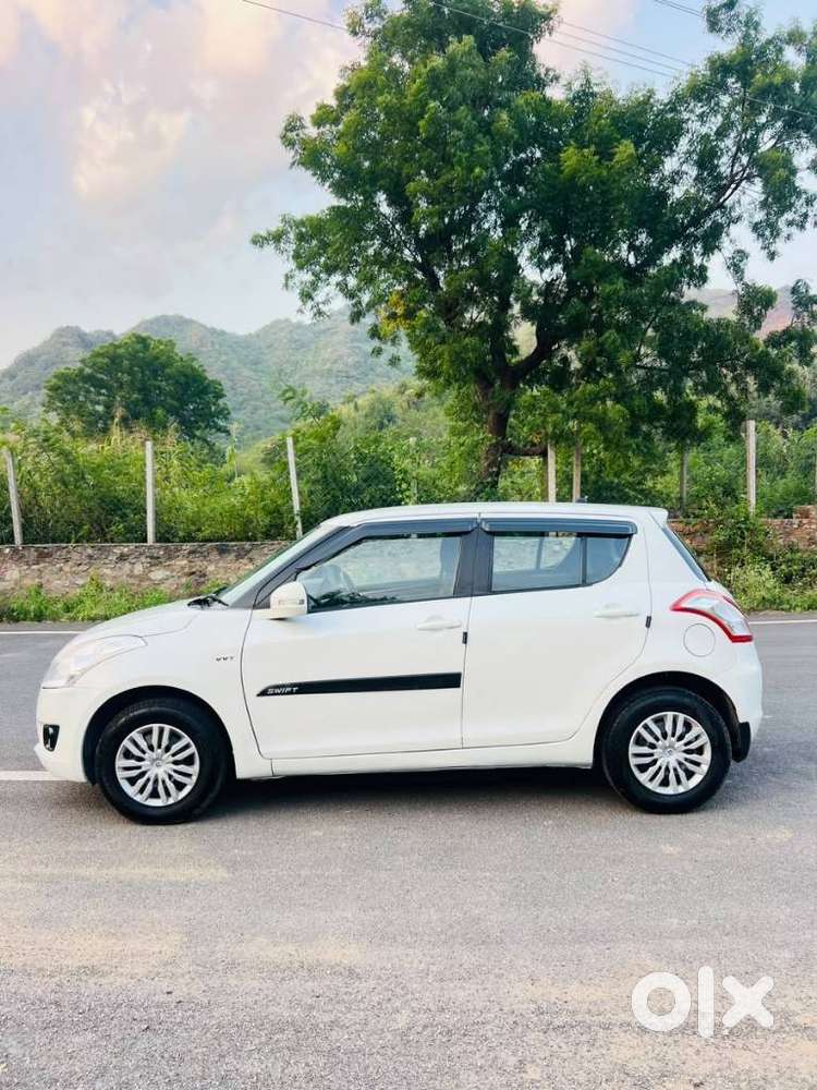 Maruti Suzuki Swift Vxi + Manual, 2012, Petrol