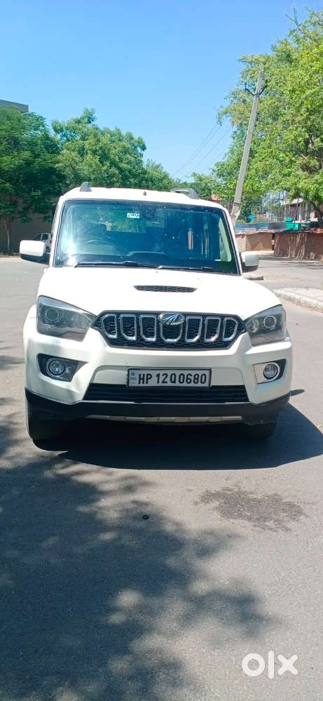 Mahindra Scorpio S10, 2015