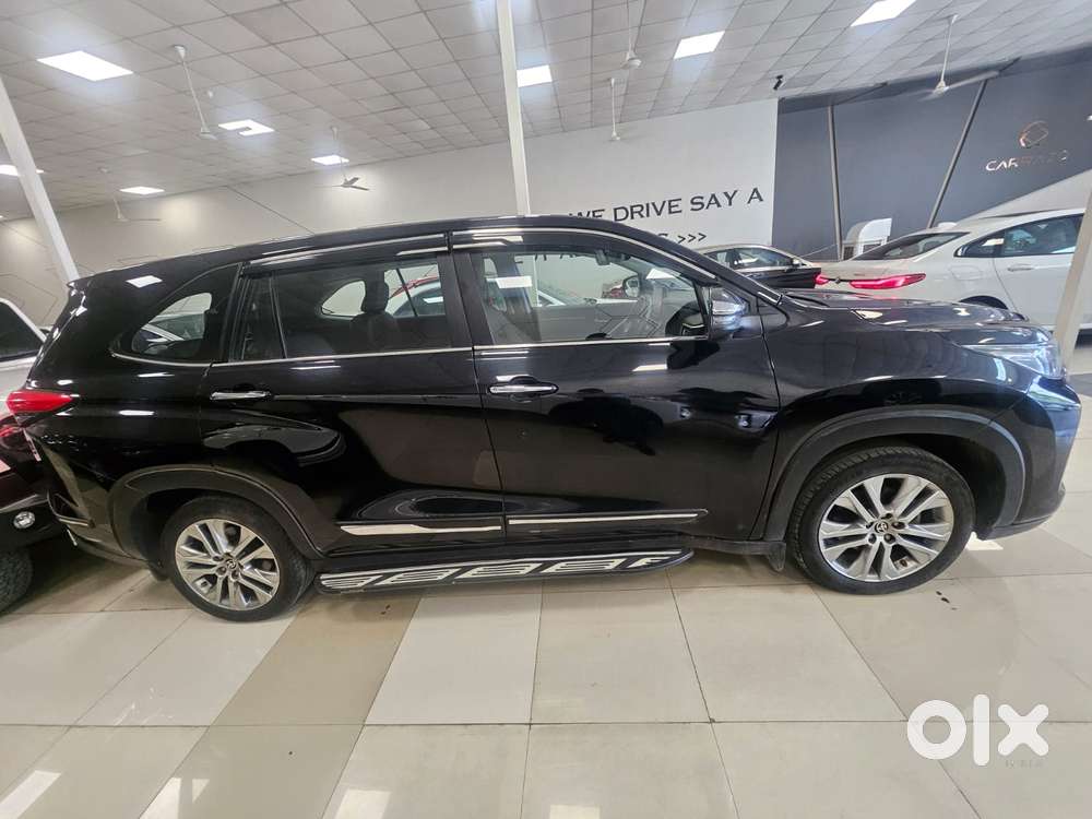 Toyota Innova Hycross 2.0 Zx (o) Hybrid 7 Str, 2024, Petrol