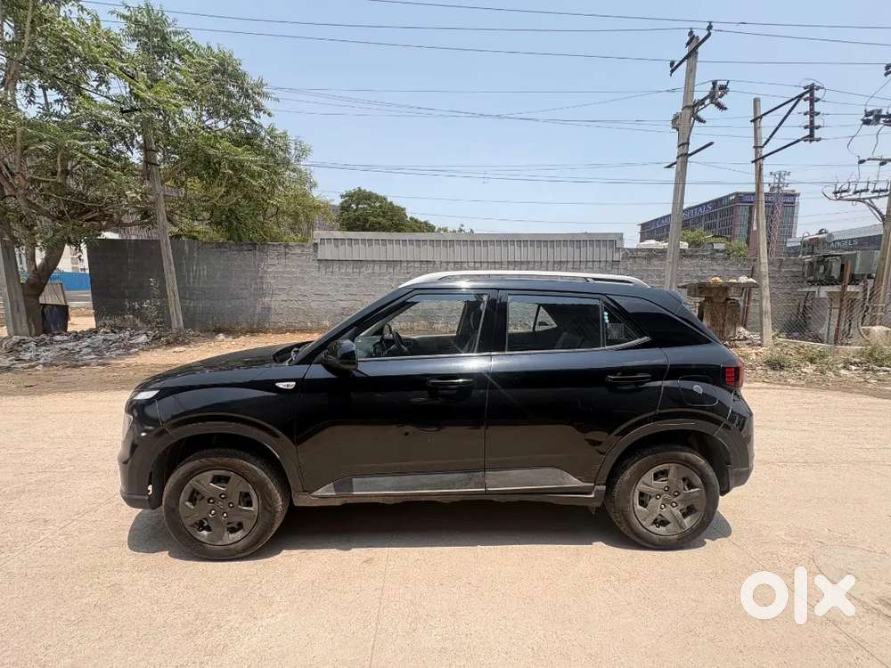Hyundai Venue 2023 Petrol Good Condition