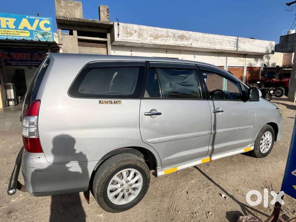 Toyota Innova 2.5 V 7-seater 2013