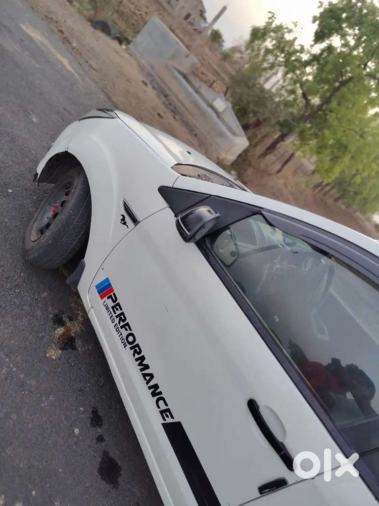 Good Condition Car Disel Variant 2011 Model With 3rd Owner