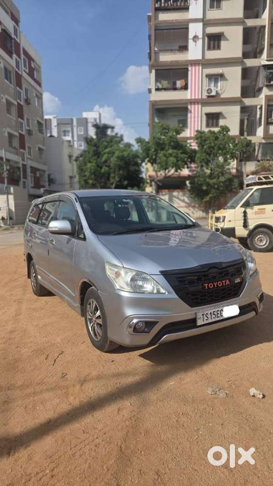 Toyota Innova 2.5 V Diesel 8-seater, 2015, Diesel