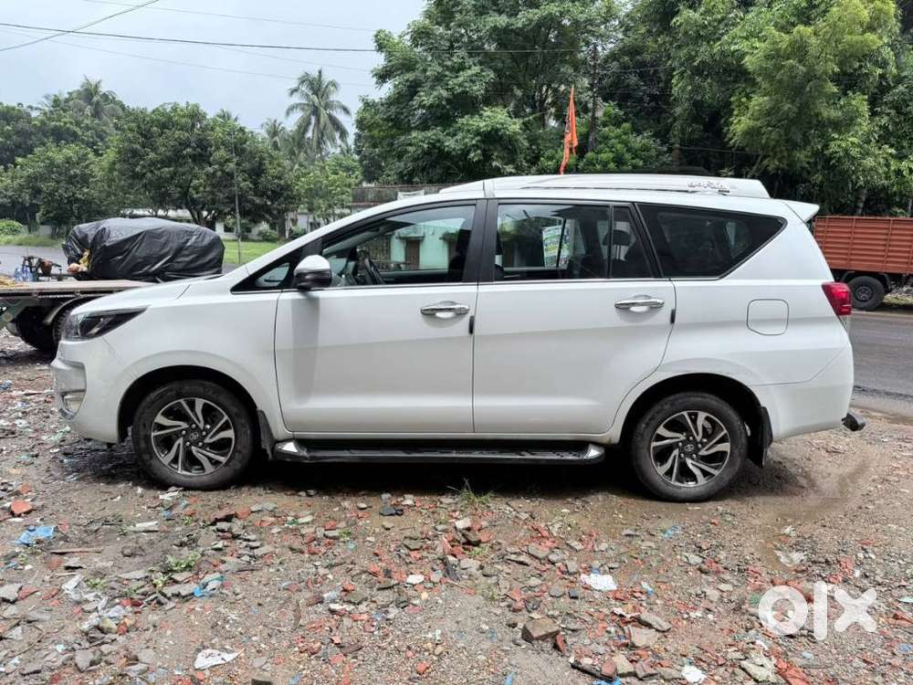 Toyota Innova Crysta 2.4 V 8 Str, 2025, Diesel