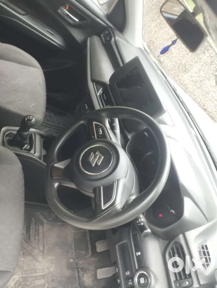 Maruti Suzuki Swift Vxi, 2025, Petrol
