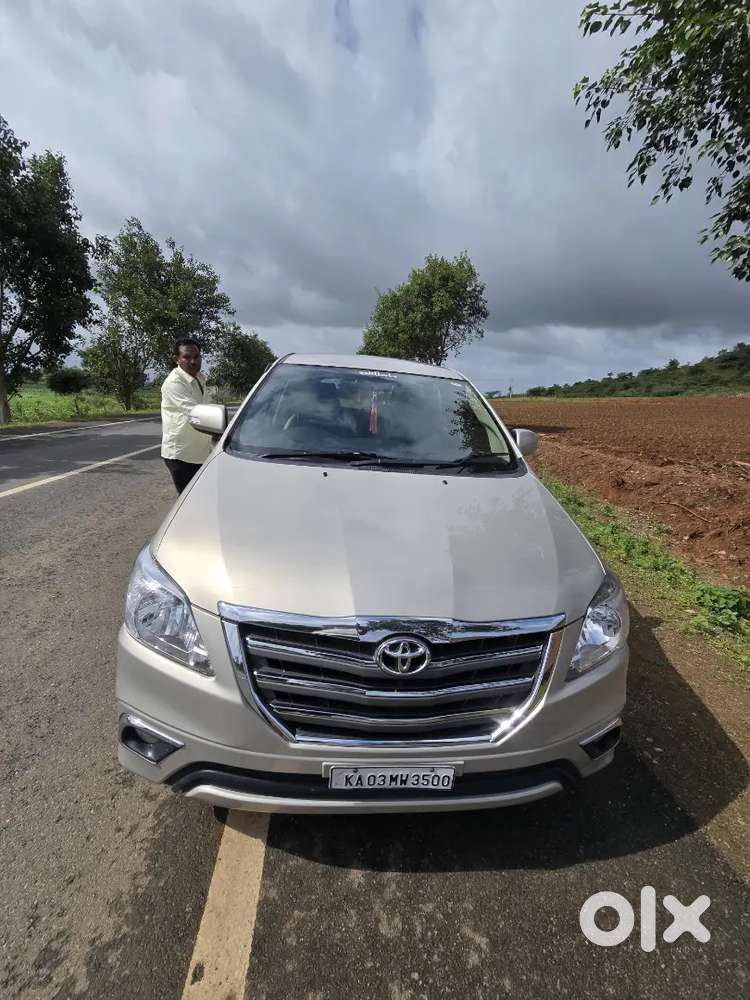 Toyota Innova Diesel 2015 125000 Km Driven