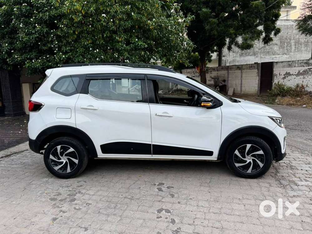 Renault Triber Rxz, 2022, Petrol