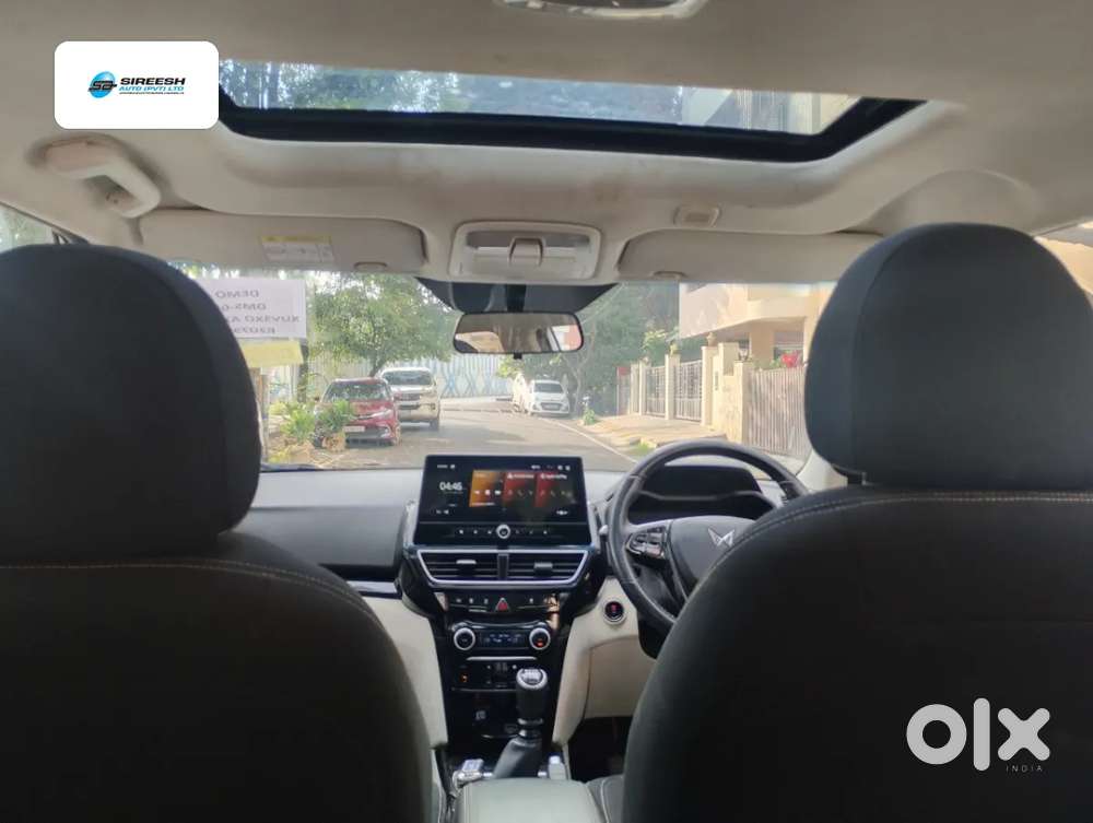 Mahindra Xuv 3xo Ax5 Pm Mt, 2024, Petrol