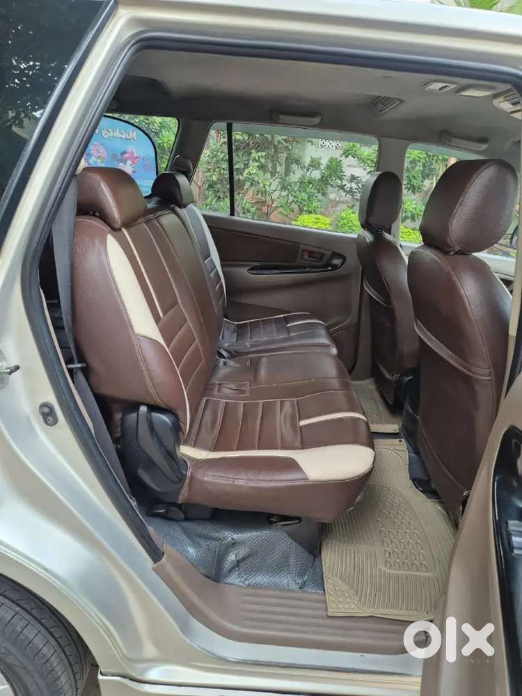 Toyota Innova 2015 Diesel 300000 Km Driven