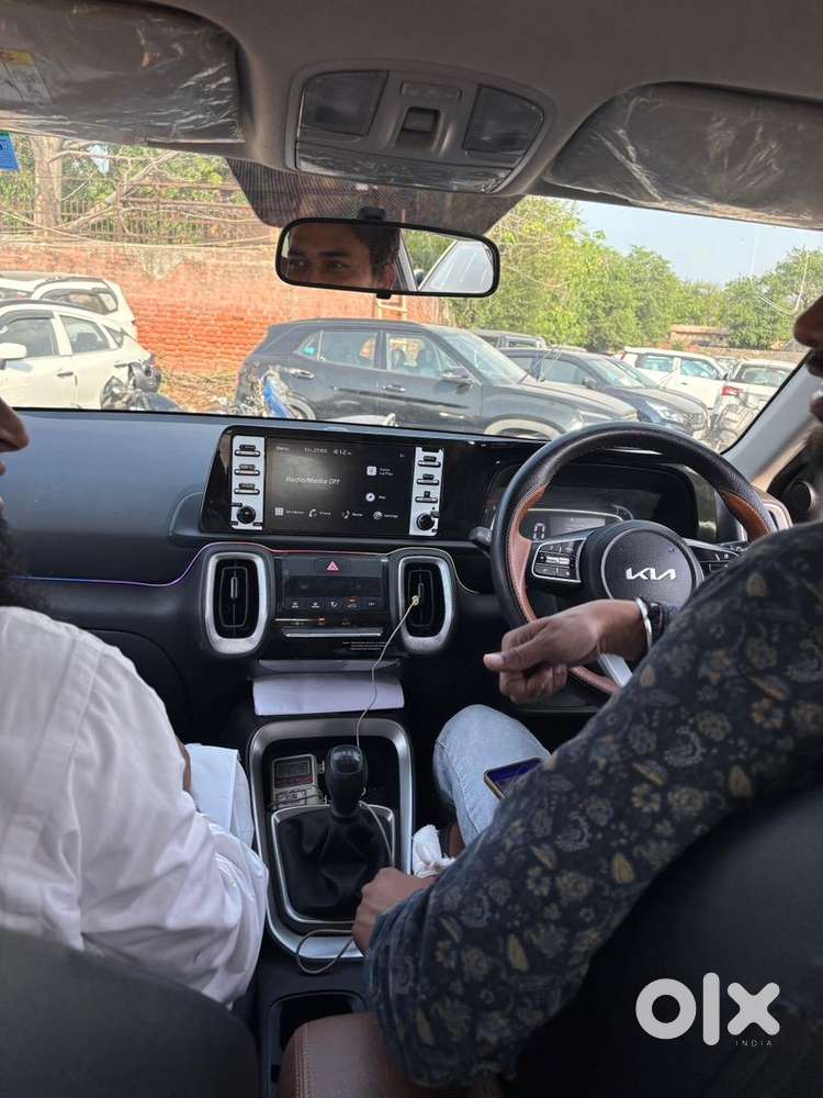 Kia Sonet Petrol Well Maintained