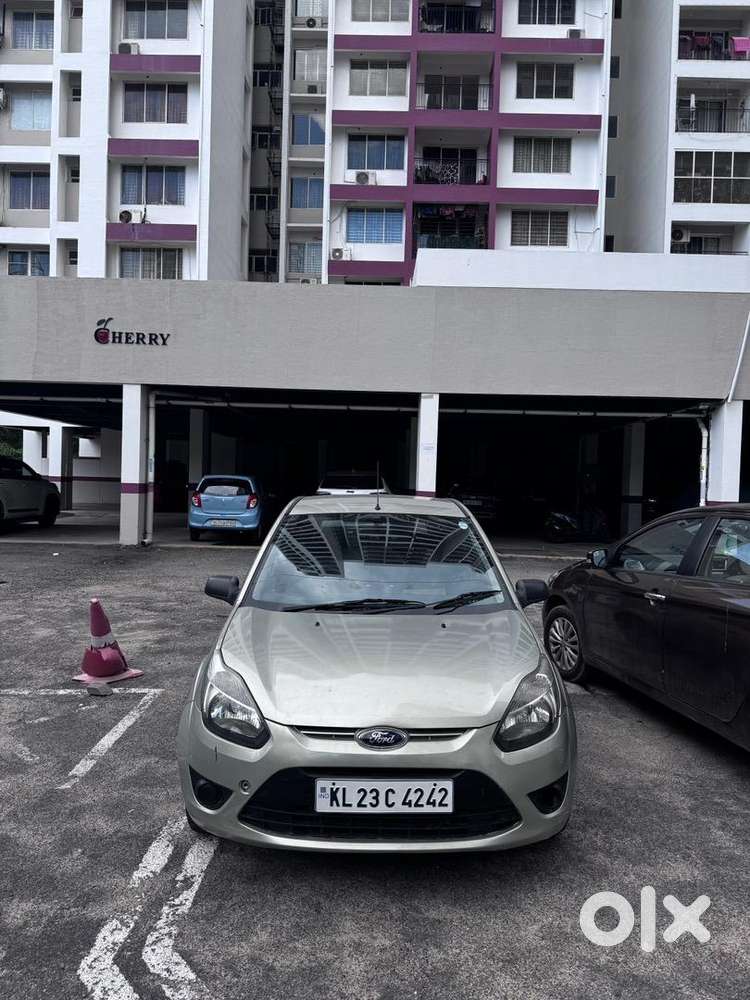 Ford Figo 2010 Petrol 140000 Km Driven
