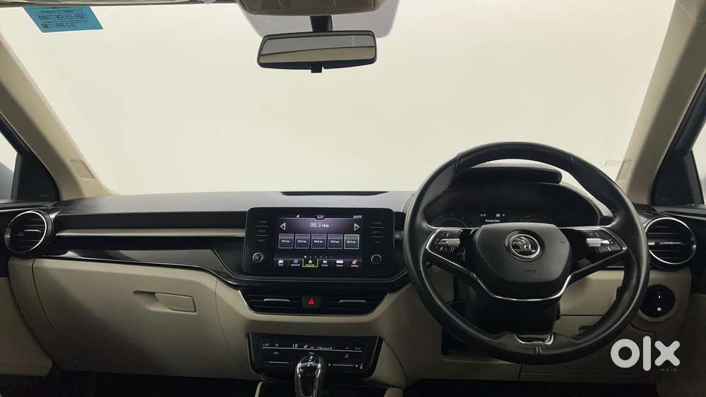 Skoda Slavia Ambition 1.0l Tsi At, 2022, Petrol