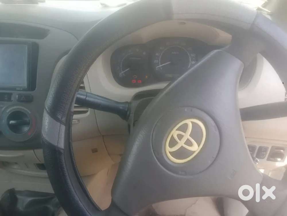 Innova Top Model 7seatr Car