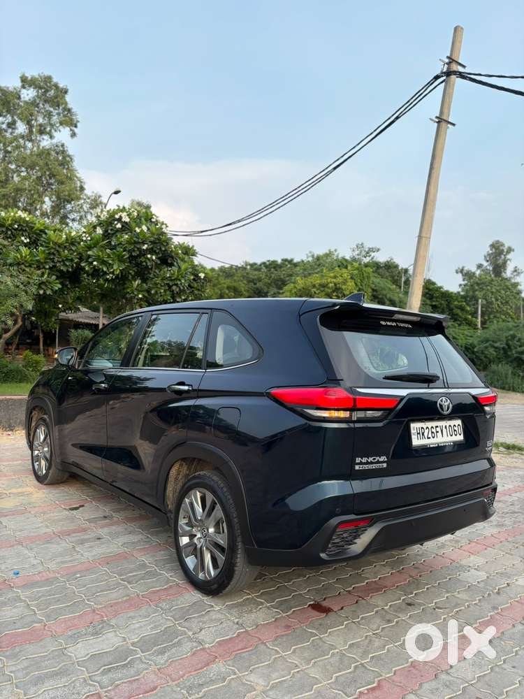 Toyota Innova Hycross 2.0 Zx (o) Hybrid 7 Str, 2025, Petrol