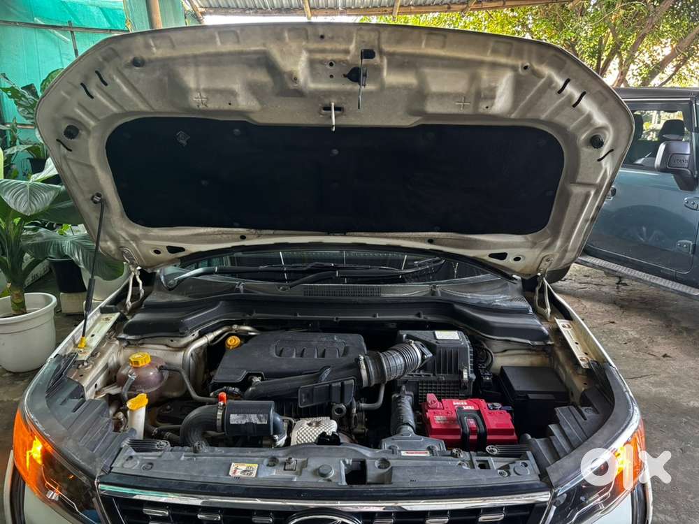 Mahindra Xuv300 Petrol 2021 W8 Pearl-white, 1st Owner