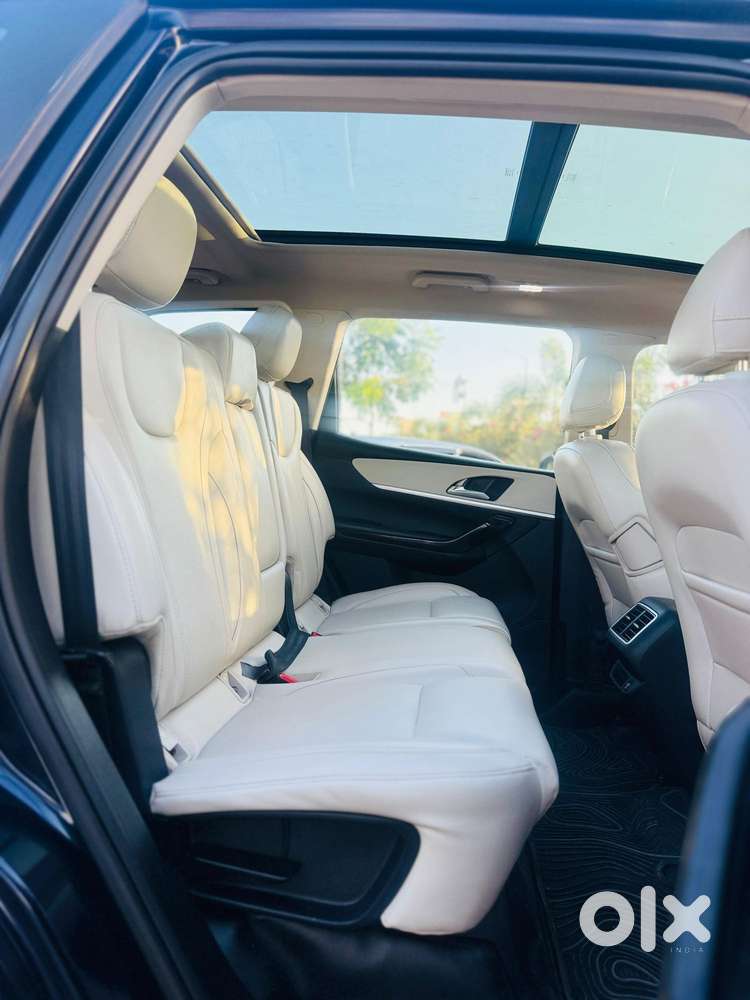 Mahindra Xuv700 2.2 Ax 7 Diesel At Luxury Pack Str Awd, 2022, Diesel