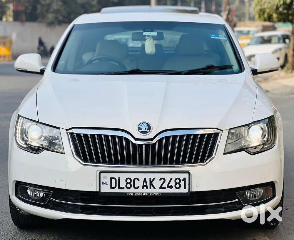 Skoda Superb 2015 Petrol 76000 Km Driven
