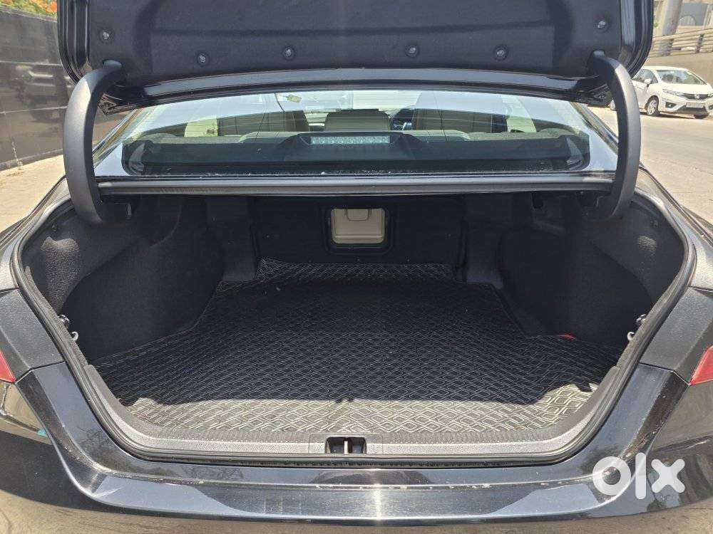 Toyota Camry Hybrid, 2024, Petrol