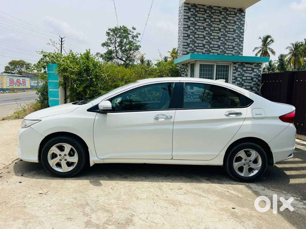 Honda City V At Sunroof, 2016, Petrol