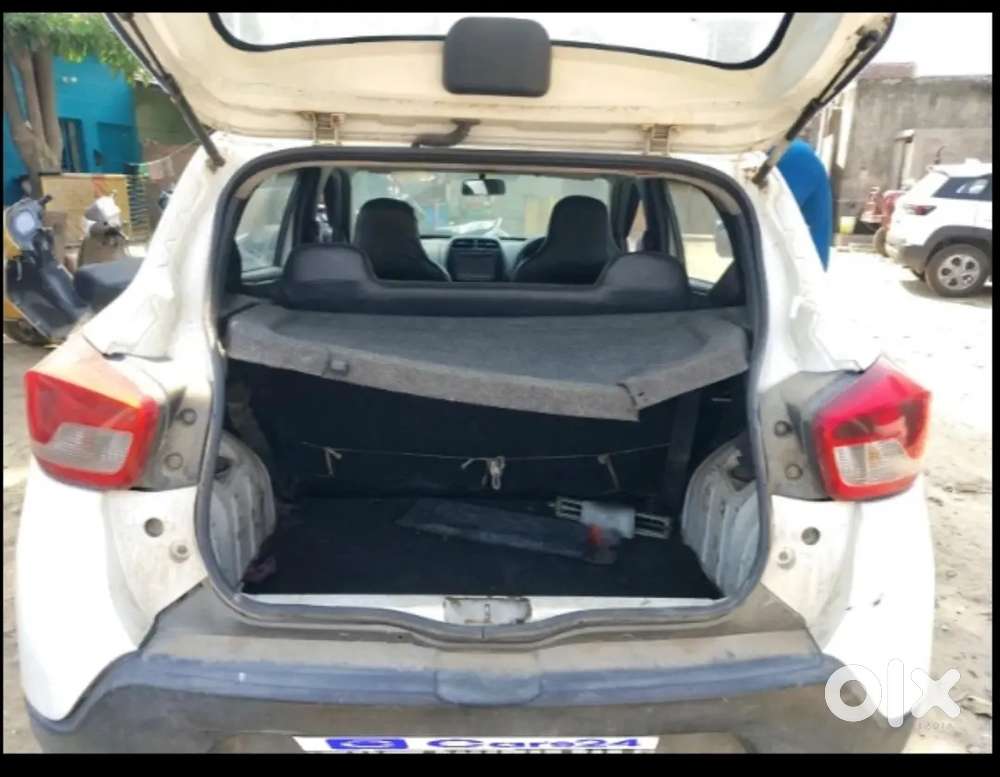 White Colour Car No:dl1cu9181