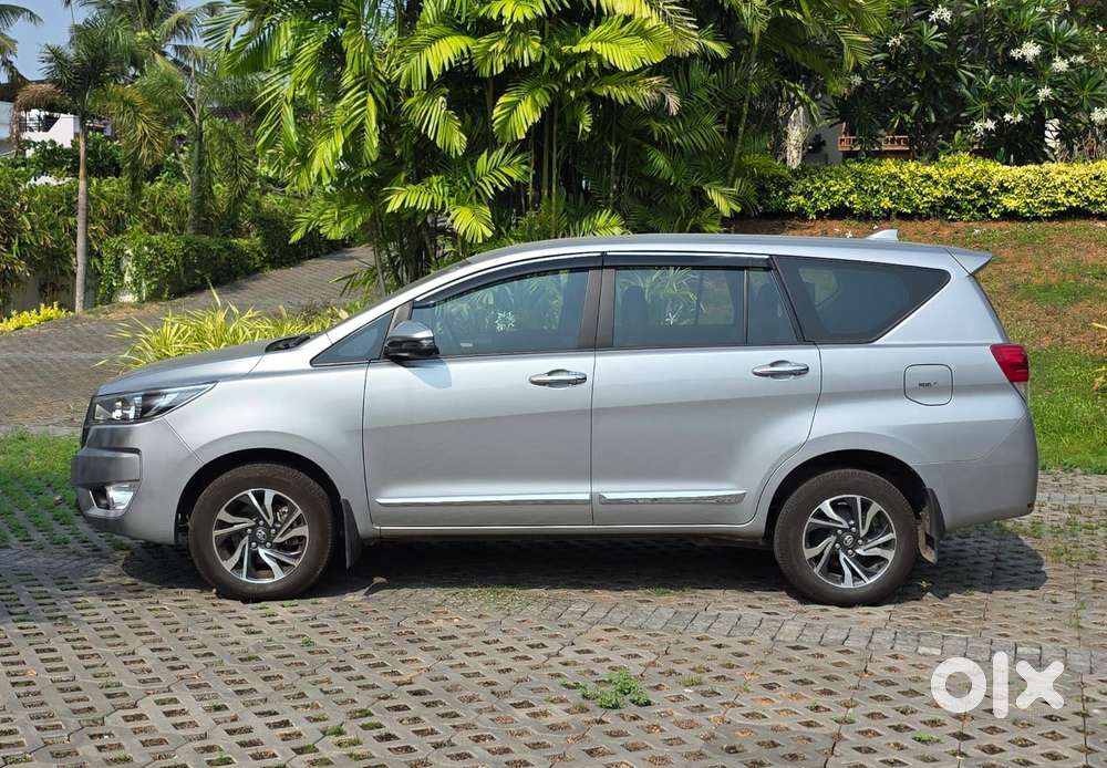Toyota Innova Crysta 2.4 G Plus Mt 7 Str, 2025, Diesel