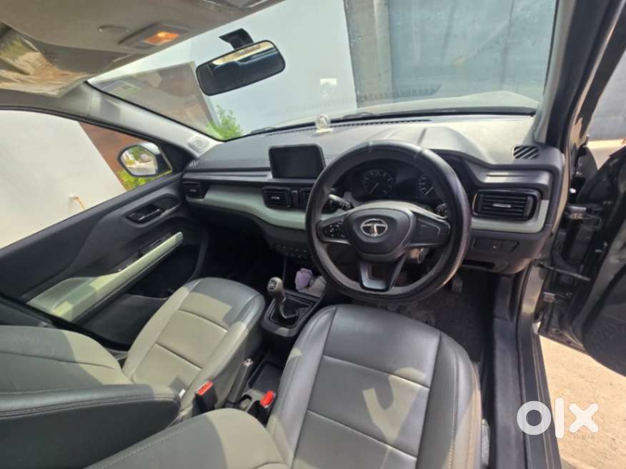 Mahindra Xuv700 2.2 Ax 7 Diesel Mt Str, 2025, Diesel