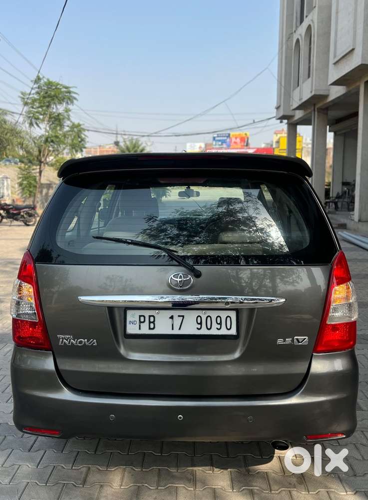 Toyota Innova 2011 Diesel Well Maintained