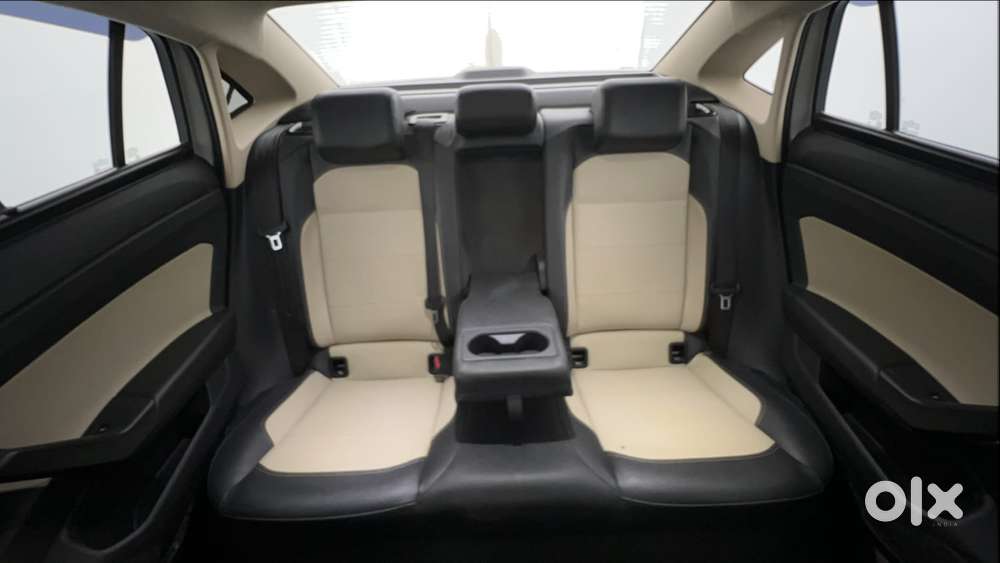 Skoda Slavia Style 1.0l Tsi Mt, 2022, Petrol