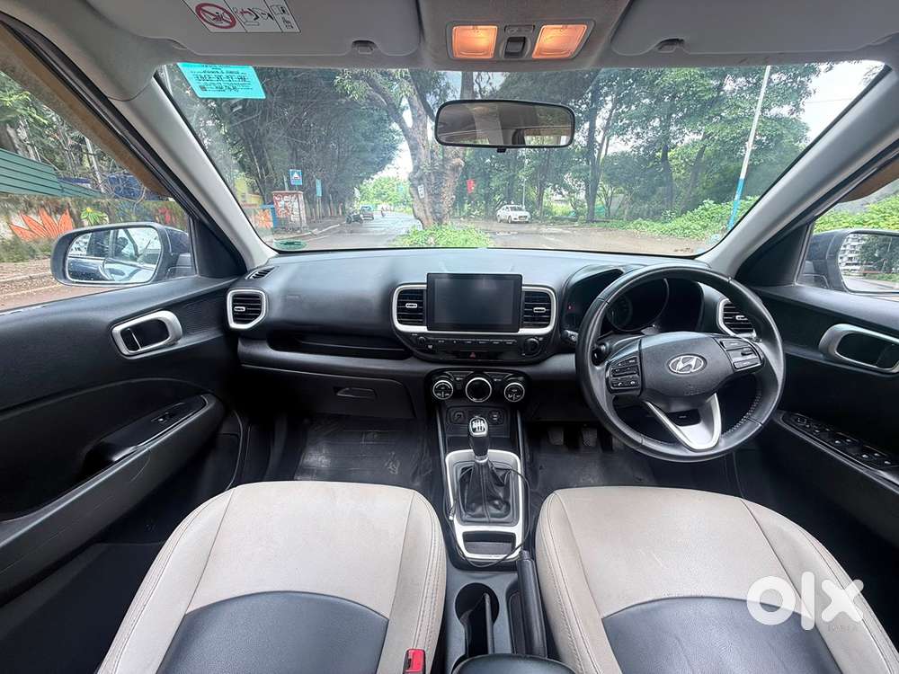 Hyundai Venue 2021 Petrol 70000 Km Driven